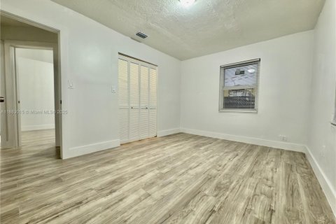 Appartement à louer à Miami, Floride: 2 chambres, 257.34 m2 № 1929558 - photo 9