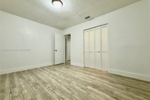 Appartement à louer à Miami, Floride: 2 chambres, 257.34 m2 № 1929558 - photo 8