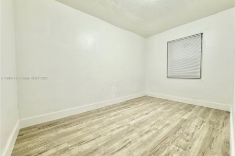 Appartement à louer à Miami, Floride: 2 chambres, 257.34 m2 № 1929558 - photo 4