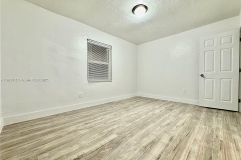 Appartement à louer à Miami, Floride: 2 chambres, 257.34 m2 № 1929558 - photo 5