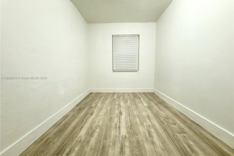 Appartement à louer à Miami, Floride: 2 chambres, 257.34 m2 № 1929558 - photo 3