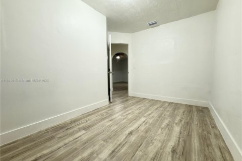 Appartement à louer à Miami, Floride: 2 chambres, 257.34 m2 № 1929558 - photo 2