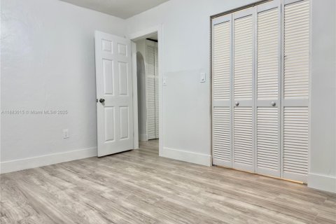 Appartement à louer à Miami, Floride: 2 chambres, 257.34 m2 № 1929558 - photo 7