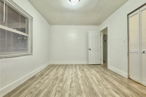 Appartement à louer à Miami, Floride: 2 chambres, 257.34 m2 № 1929558 - photo 6