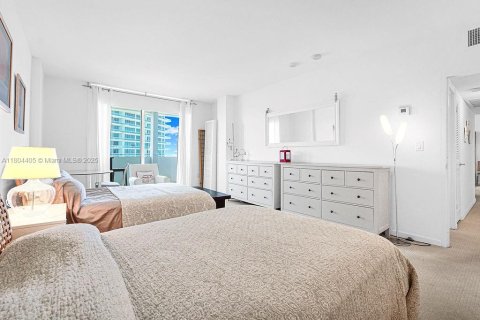 Condo in Bal Harbour, Florida, 2 bedrooms  № 1752505 - photo 13