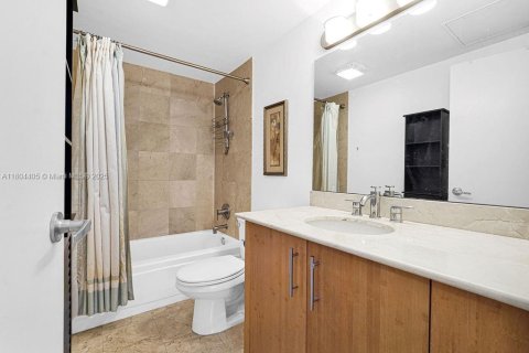 Condo in Bal Harbour, Florida, 2 bedrooms  № 1752505 - photo 15