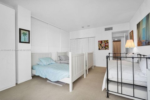 Condo in Bal Harbour, Florida, 2 bedrooms  № 1752505 - photo 17