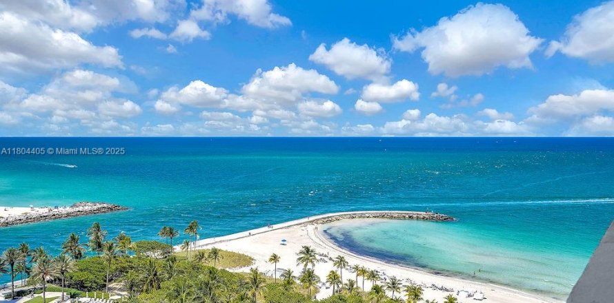 Condo in Bal Harbour, Florida, 2 bedrooms № 1752505
