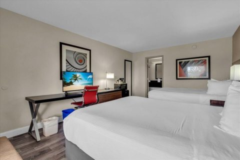 Condo in Sarasota, Florida, 3 rooms  № 1901548 - photo 4