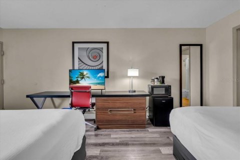 Condo in Sarasota, Florida, 3 rooms  № 1901548 - photo 9