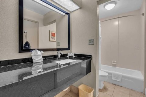 Condo in Sarasota, Florida, 3 rooms  № 1901548 - photo 10