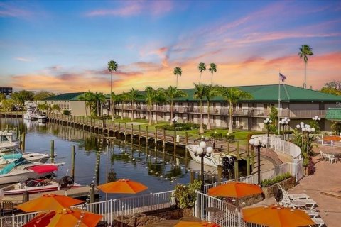 Condo in Sarasota, Florida, 3 rooms  № 1901548 - photo 1