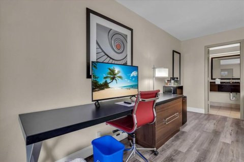 Condo in Sarasota, Florida, 3 rooms  № 1901548 - photo 8