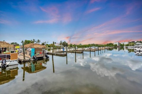 Condo in Sarasota, Florida, 3 rooms  № 1901548 - photo 13