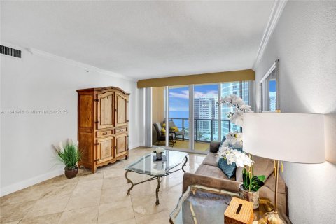 Condo in Hollywood, Florida, 1 bedroom  № 1867046 - photo 4