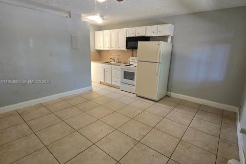Apartamento en alquiler en Fort Lauderdale, Florida, 1 dormitorio, 51.1 m2 № 1998214 - foto 2