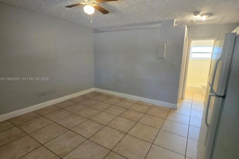 Apartamento en alquiler en Fort Lauderdale, Florida, 1 dormitorio, 51.1 m2 № 1998214 - foto 4
