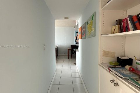 Copropriété à vendre à Miami Beach, Floride: 2 chambres, 106.37 m2 № 1797596 - photo 8
