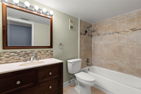 Condo in Saint Petersburg, Florida, 1 bedroom  № 1910045 - photo 21