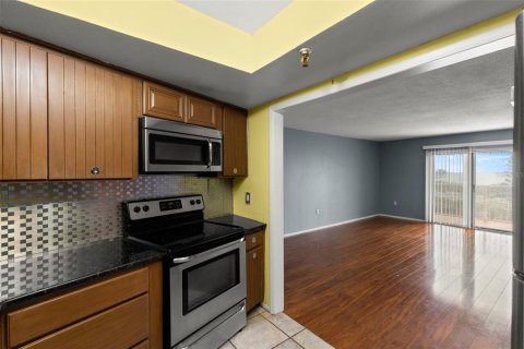 Condo in Saint Petersburg, Florida, 1 bedroom  № 1910045 - photo 11