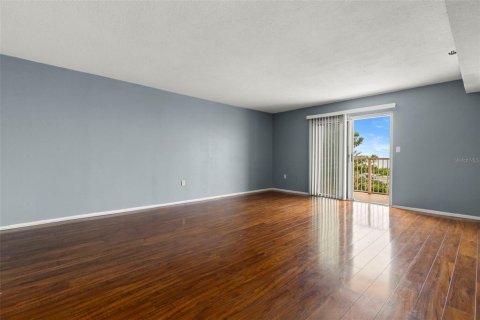 Condo in Saint Petersburg, Florida, 1 bedroom  № 1910045 - photo 6