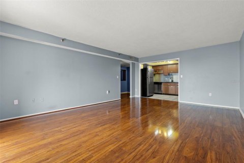 Condo in Saint Petersburg, Florida, 1 bedroom  № 1910045 - photo 10