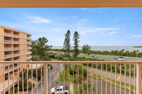 Condo in Saint Petersburg, Florida, 1 bedroom  № 1910045 - photo 23