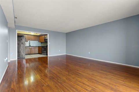 Condo in Saint Petersburg, Florida, 1 bedroom  № 1910045 - photo 9