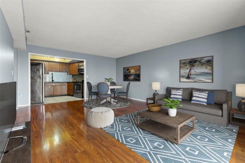 Condo in Saint Petersburg, Florida, 1 bedroom  № 1910045 - photo 5