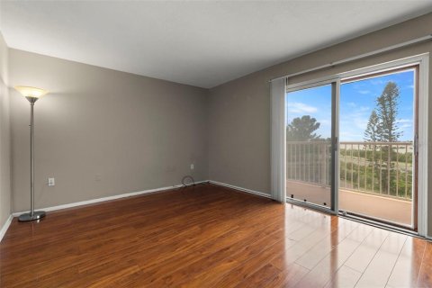 Condo in Saint Petersburg, Florida, 1 bedroom  № 1910045 - photo 19