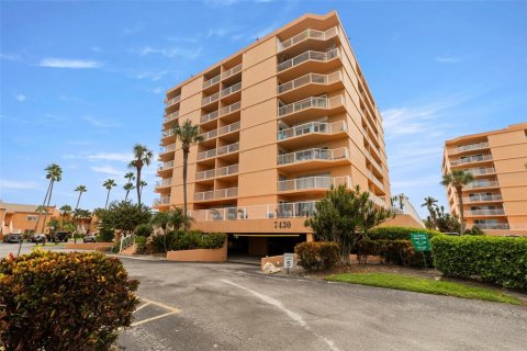 Condo in Saint Petersburg, Florida, 1 bedroom  № 1910045 - photo 3