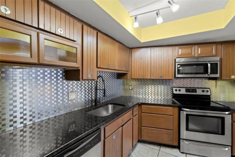Condo in Saint Petersburg, Florida, 1 bedroom  № 1910045 - photo 14