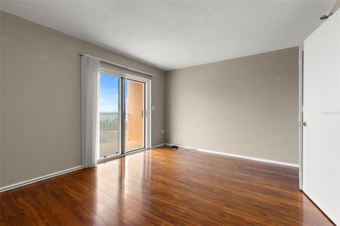 Condo in Saint Petersburg, Florida, 1 bedroom  № 1910045 - photo 16