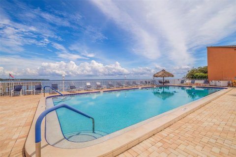Condo in Saint Petersburg, Florida, 1 bedroom  № 1910045 - photo 29