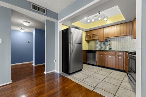 Condo in Saint Petersburg, Florida, 1 bedroom  № 1910045 - photo 4