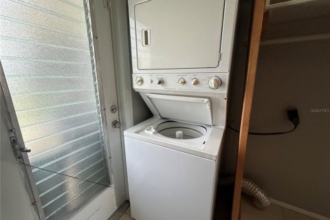 Снять в аренду виллу или дом в Норт-Порт, Флорида 2 спальни, 84.73м2, № 1882730 - фото 14
