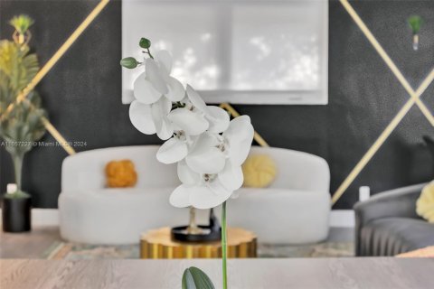 Снять в аренду виллу или дом в Форт-Лодердейл, Флорида 4 спальни, 194.91м2, № 2015666 - фото 11