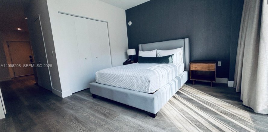 Кондоминиум с 1 спальней в Майами, Флорида № 2017412