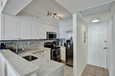 Condo in Hollywood, Florida  № 2069594 - photo 6