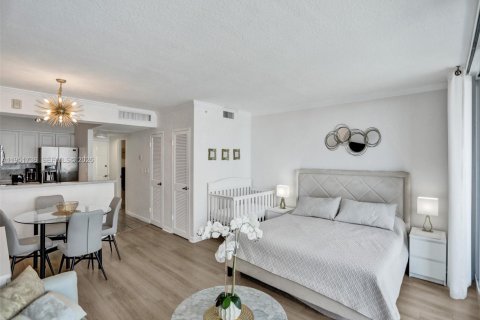 Condo in Hollywood, Florida  № 2069594 - photo 3