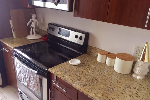 Apartment in Miami, Florida 2 bedrooms, 109.16 sq.m. № 1945911 - photo 2