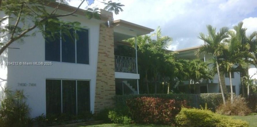 Apartment in Miami, Florida 2 bedrooms, 109.16 sq.m. № 1945911