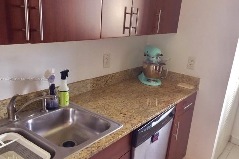 Apartment in Miami, Florida 2 bedrooms, 109.16 sq.m. № 1945911 - photo 3