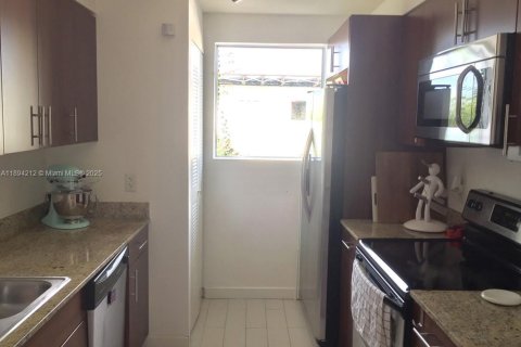 Apartment in Miami, Florida 2 bedrooms, 109.16 sq.m. № 1945911 - photo 4