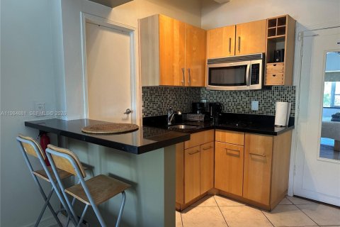 Condominio en venta en Miami Beach, Florida, 26.94 m2 № 2090920 - foto 2