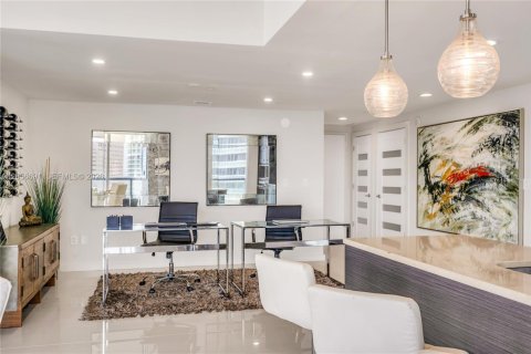 Condo in Miami, Florida, 2 bedrooms № 2247277 - photo 14