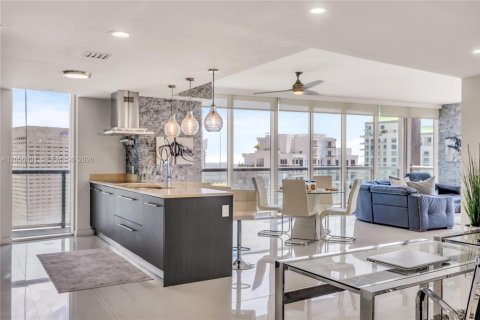 Condo in Miami, Florida, 2 bedrooms № 2247277 - photo 15