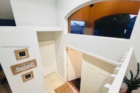 Casa en alquiler en Homestead, Florida, 4 dormitorios, 202.16 m2 № 2011203 - foto 6