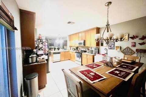 Casa en alquiler en Homestead, Florida, 4 dormitorios, 202.16 m2 № 2011203 - foto 8