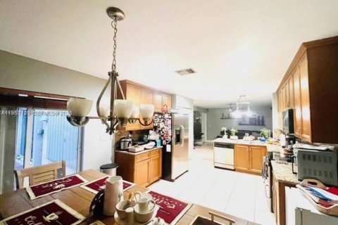 Casa en alquiler en Homestead, Florida, 4 dormitorios, 202.16 m2 № 2011203 - foto 4